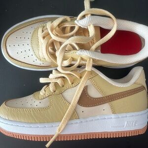 Brand New Kids Nike Force 1 LV8 Size 12